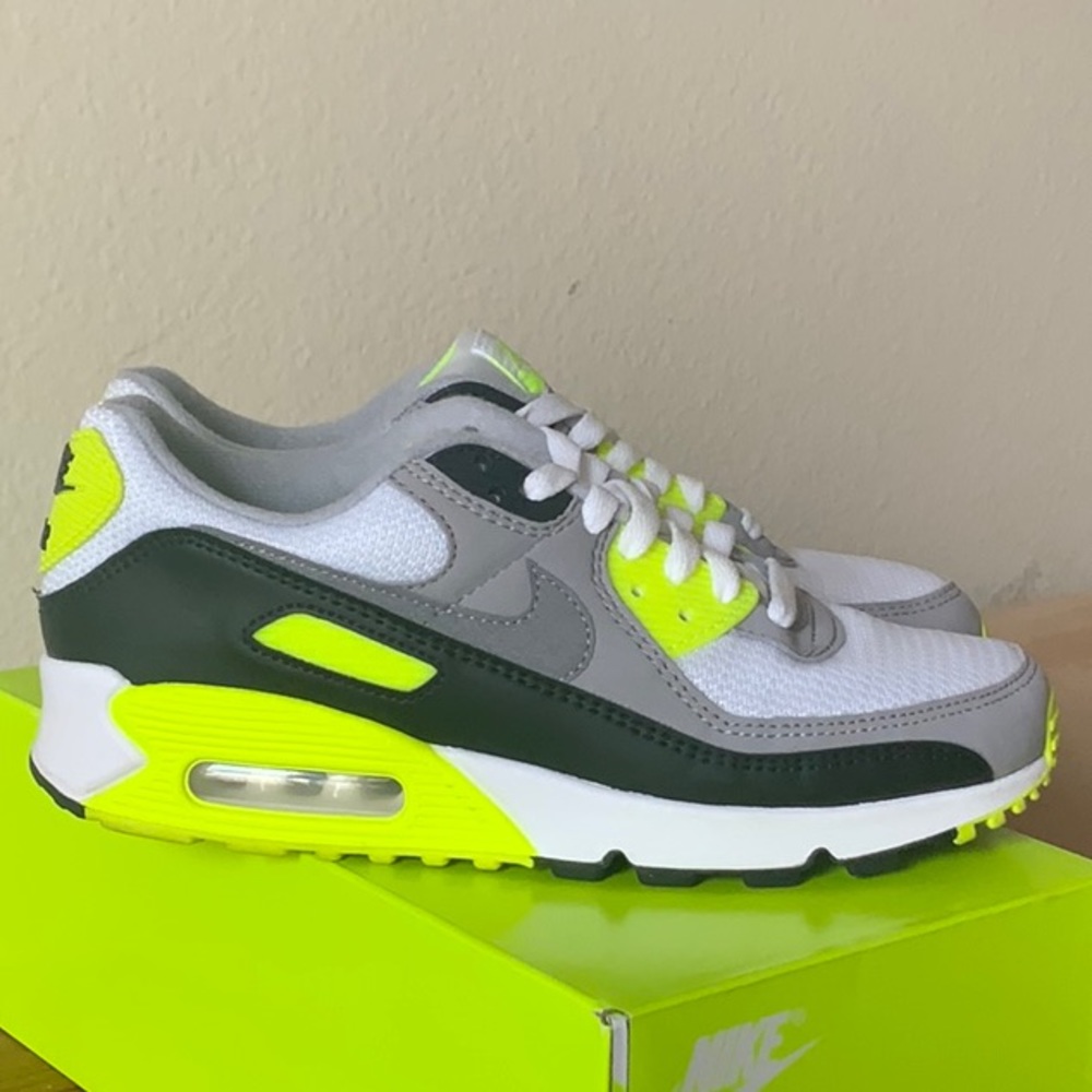 Air Max 90 - neon/black/white - size 8